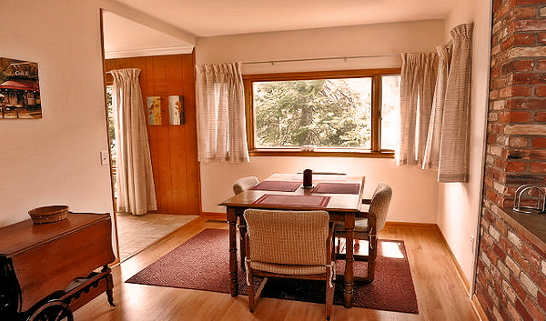 Cabin 10 Dining Area