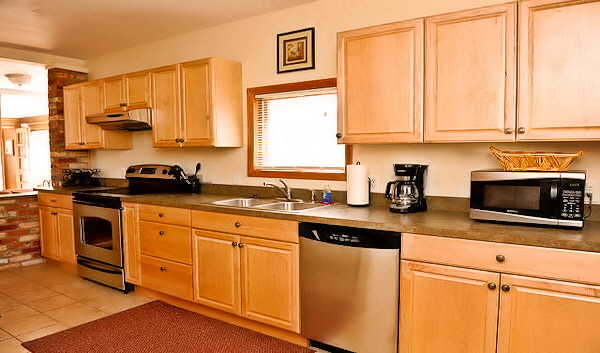 Cabin 10 Kitchen with Dish Washer