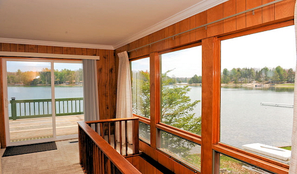 Cabin 10 Living Room with Great Views of Clear Lake