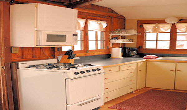 Cabin Twio Fully Equiped Kitchen with Range