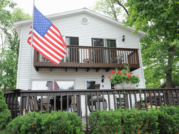 Lake View Three Bedroom Home - Cabin Nine