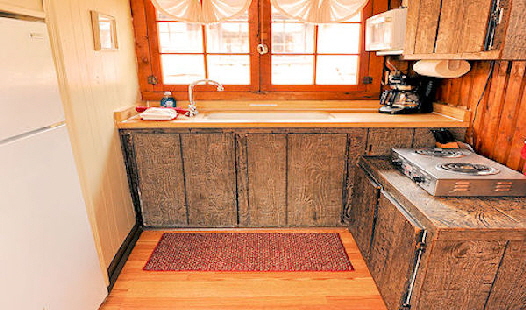Lake Front Cabin Four Fully Equiped Kitchen with Cook Top