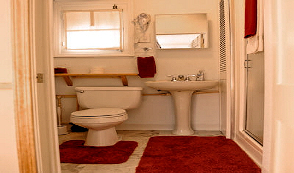 Rental Cabin Two Bathroom with Shower