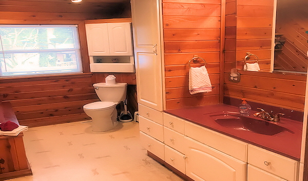 Lake House Cabin One Full Cedar Bathroom